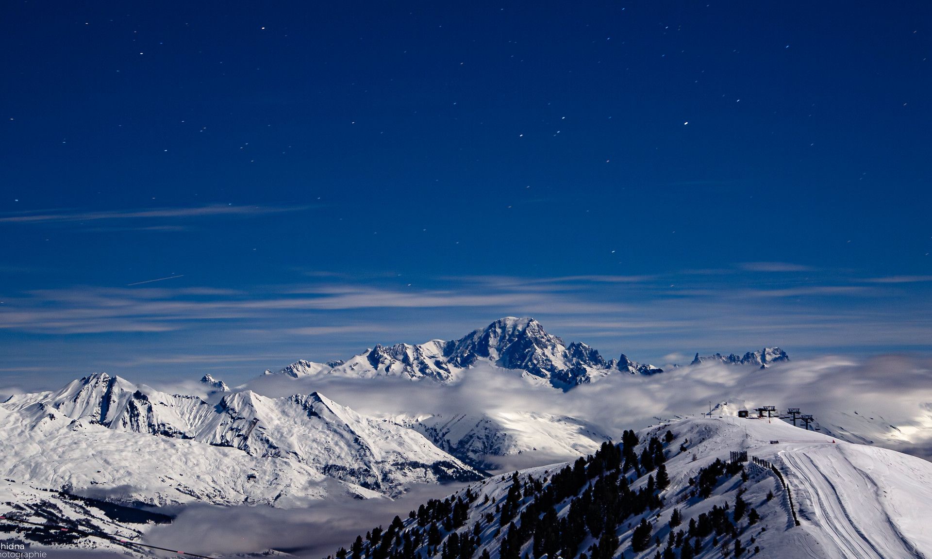 Mont Blanc et sommets alpins enneigés