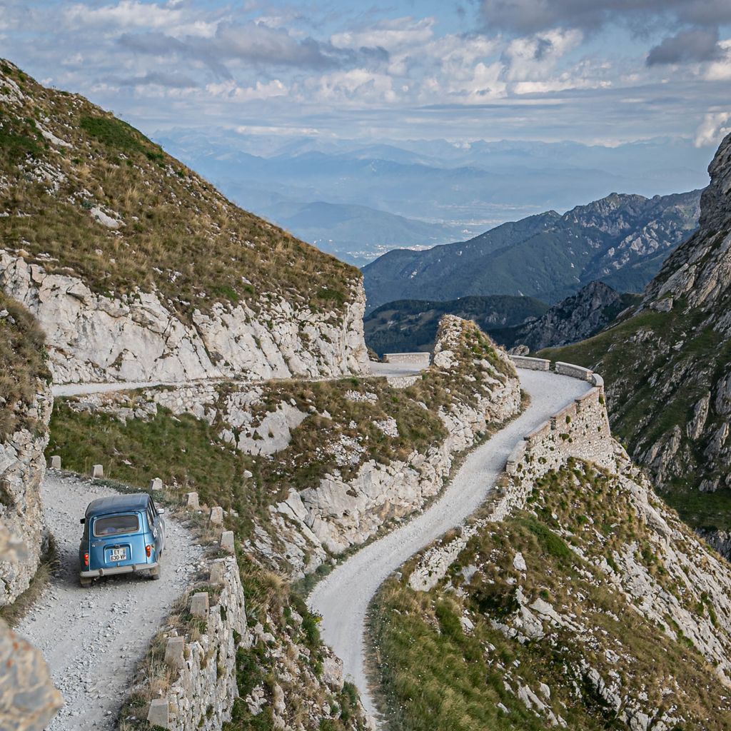 Le long des routes sinueuses